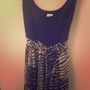 Super comfortable black and zebra dress